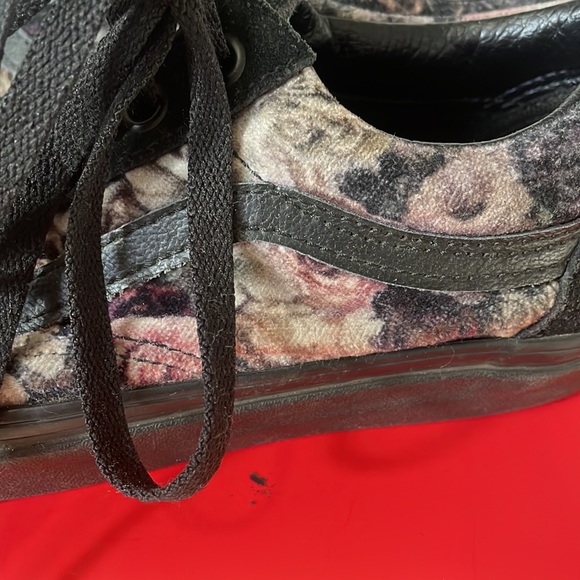 Vans Tennis Shoes - Picture 4 of 9